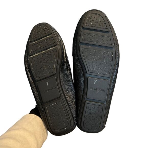 Calvin Klein Lunasi black leather loafers. Size 7 - Picture 6 of 8